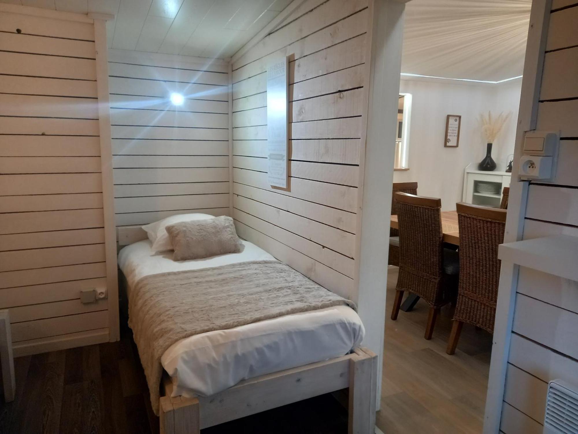 Le Chalet Du Lac Villa โรแบร์วิลล์ ภายนอก รูปภาพ